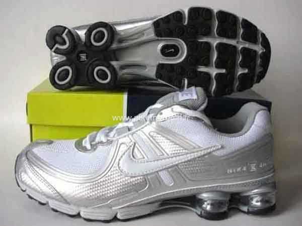 Chaussures Nike Shox R4 Blanc D Argent Bon Marche